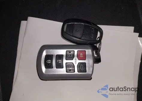 2013 Toyota Sienna Xle V6 8 Passenger z USA, uszkodzony, nr VIN 5TDYK3DCXDS375822